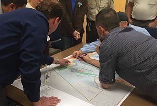 Especialista de GIXTOH realizando trabajo técnico en campo